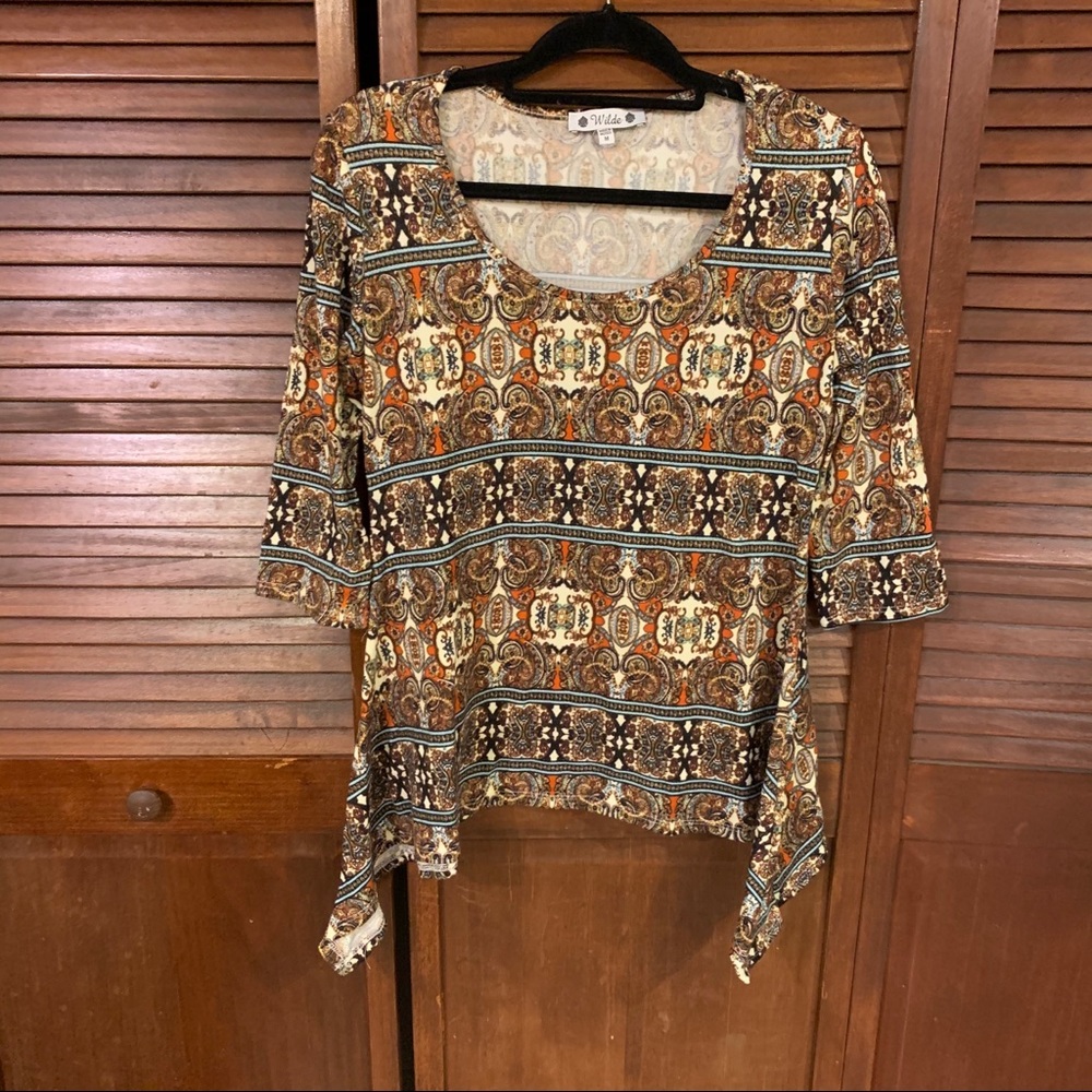 NWOT 3/4 Length Sleeve Exaggerated Hem Blouse